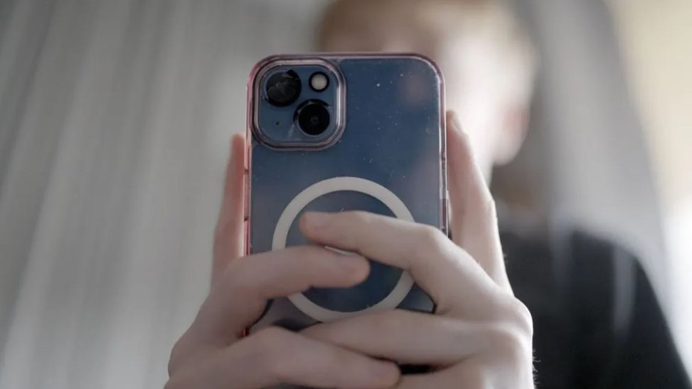 Društvene mreže: „Ukaljaju vam mozak“ - kako algoritmi dečacima prikazuju nasilje 4 Korišćenje društvenih mreža