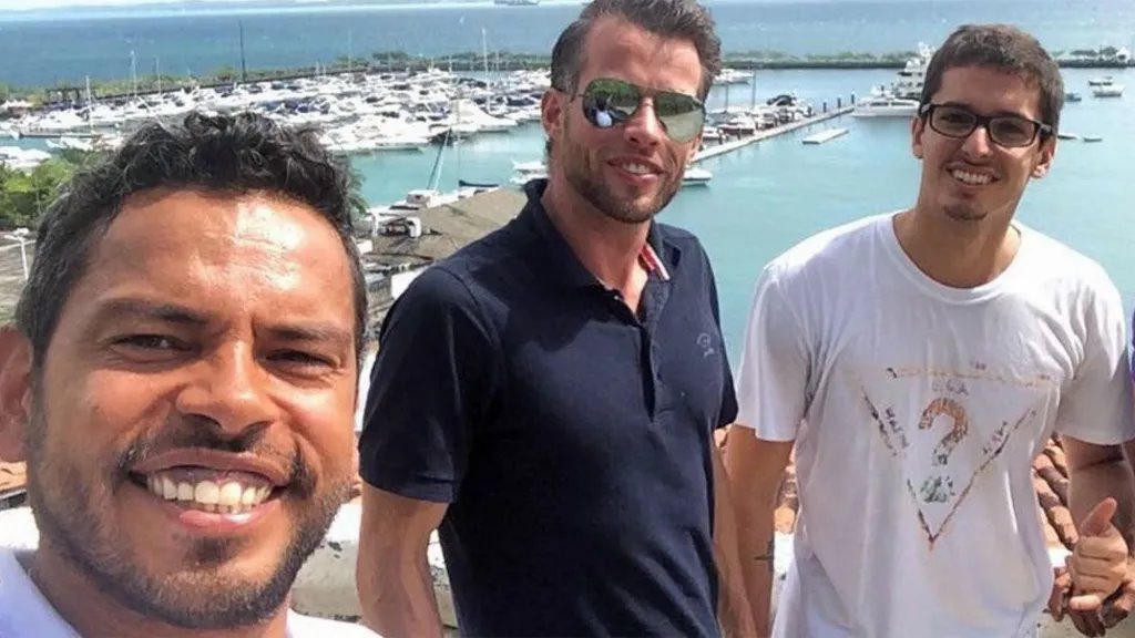 Kriminal: Mornari koji tvrde da ih je Britanac obmanuo da krijumčare drogu 1 Džordž Sol (u sredini) tražio je od mornara - Danijel Gera (levo) i Rodrigo Dantas (desno) - da ga zovu po njegovom nadimku „Lisica", a oni su bili impresionirani njegovom srdačnošću