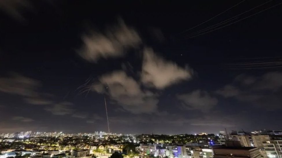 Bliski istok: Iran raketama na Izrael, Netanjahu upozorava na posledice 3 raketni napad