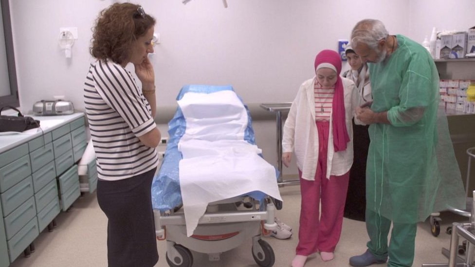 Posle meseci čekanja, devojčice iz Gaze stigle su u Italiju na lečenje opekotina 3 Ala