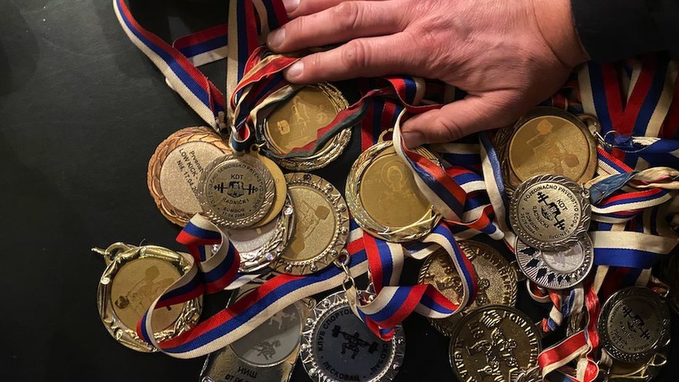 „Promenili smo vlast, ali nismo sistem": Sećanje na Peti oktobar, 24 godine kasnije 3 davorin medalje