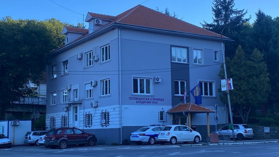 „Promenili smo vlast, ali nismo sistem": Sećanje na Peti oktobar, 24 godine kasnije 4 poliicjska stnaica