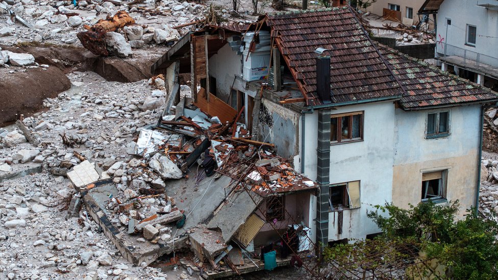 Balkan: U poplavama i klizištima u Bosni stradalo najmanje 20 ljudi, potraga za nestalima se nastavlja 3 Jablanica