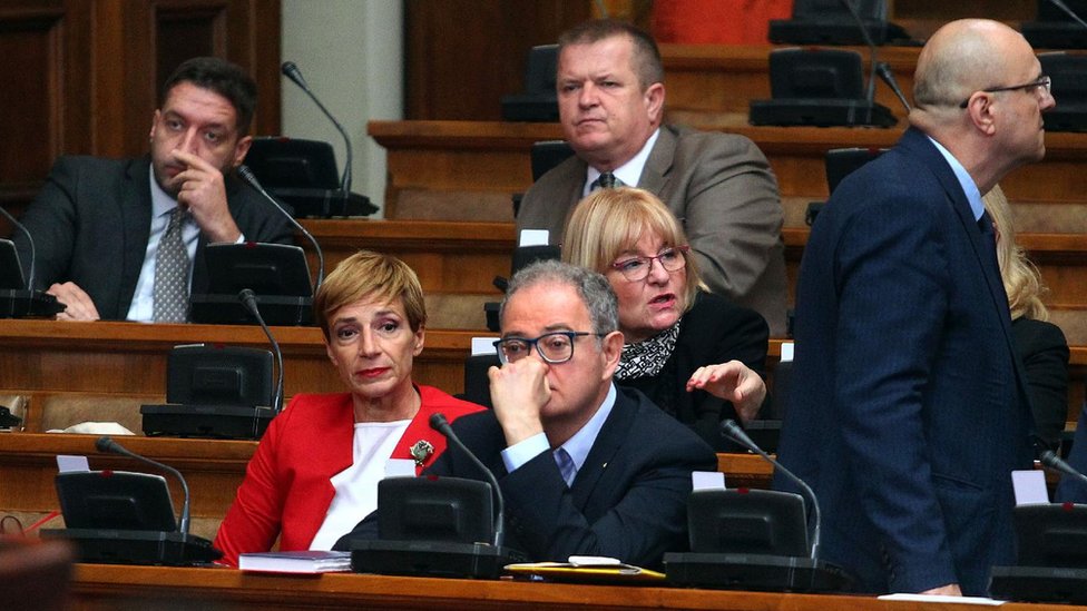 Srbija i Rio Tinto: Opozicija traži „zabranu kopanja litijuma do narednih generacija", ministarka Đedović-Handanović predlaže da se zahtev odbaci 3 Opozicioni poslanici