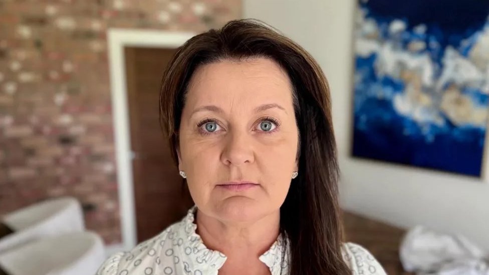 Zdravlje: Irac kaže da ‘trune’ posle primanja vakcine protiv kovida-19 5 Louova žena Džini