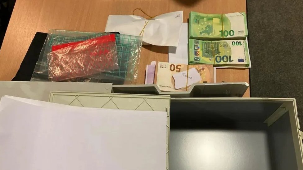 Francuska: Policija raskrinkala prodavce falsifikovanih vrhunskih vina 2 Zaplena, prevara, Evropol