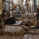 Spasilačke službe tragaju za telima u automobilima i oštećenim kućama: Porastao broj žrtava poplava u Španiji 7