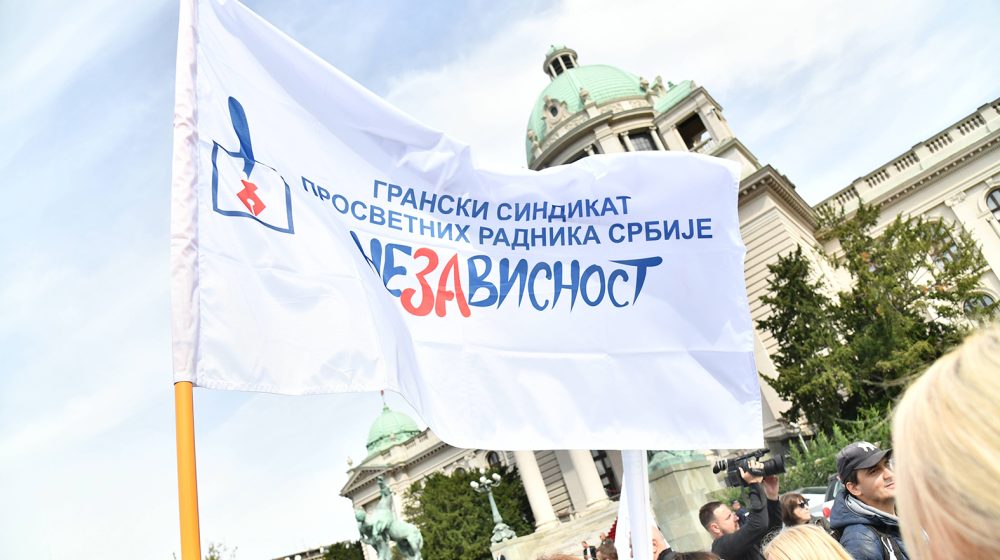 Sindikati sutra na ulicama Beograda obeležavaju 1. maj pojedinačnim skupovima, pa sa studentima na protestu ispred Vlade Srbije 1