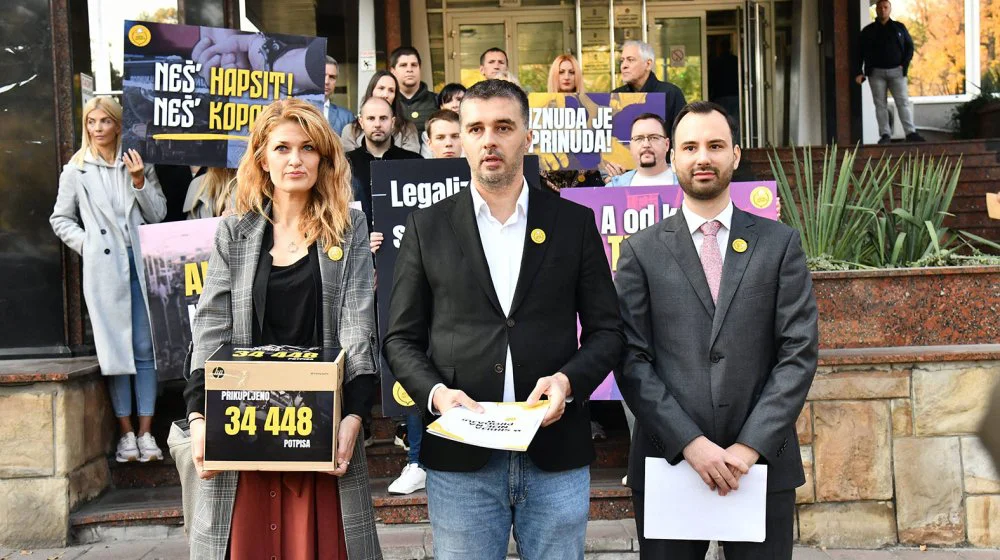 Peticiju Pokreta Kreni - Promeni "Čiste ruke" za 24 časa potpisalo je više od 50.000 građana 1