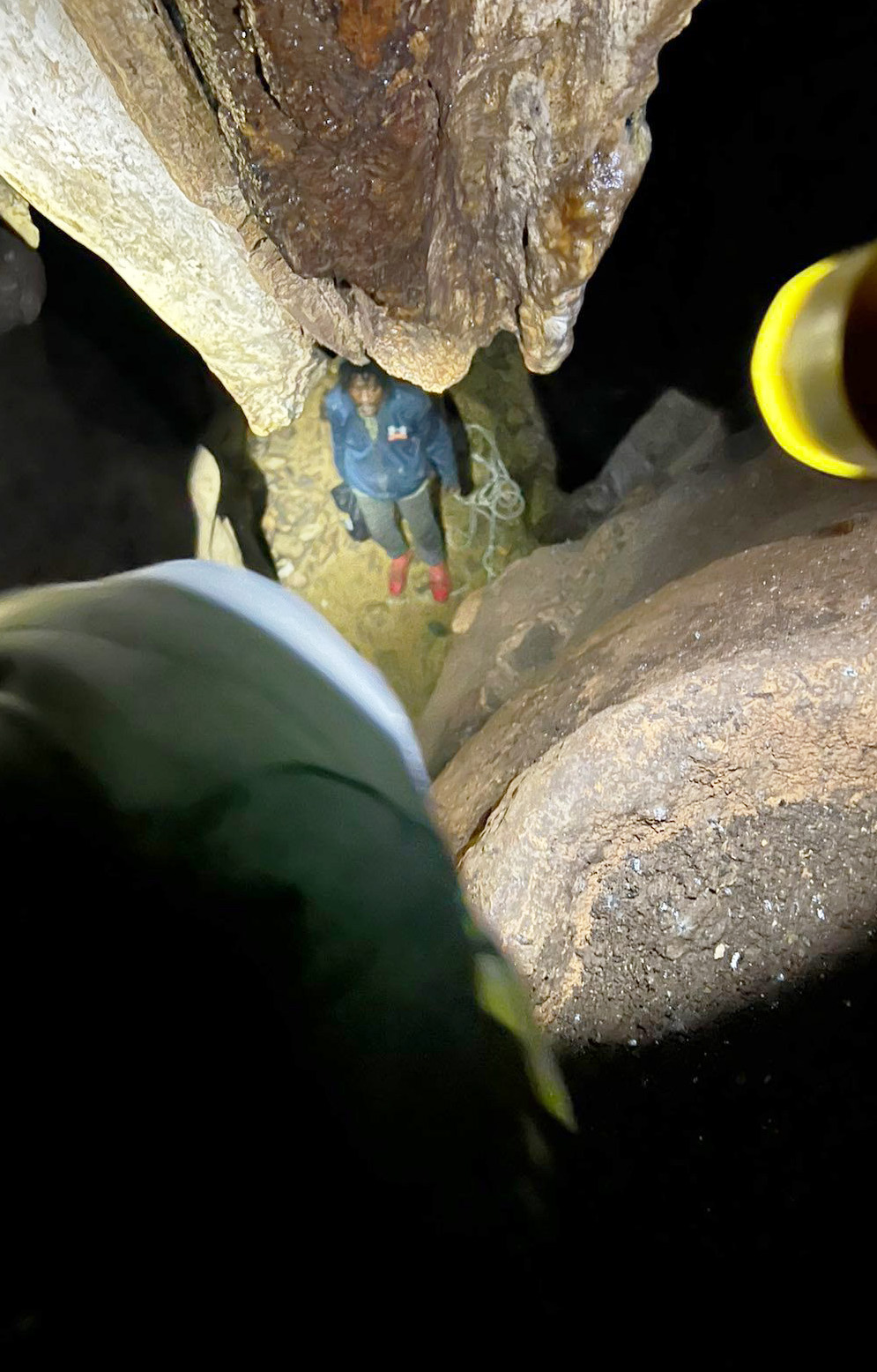 Vatrogasci spasili čoveka iz Rtanjske pećine (FOTO) 2 Vatrogasci spasili čoveka iz Rtanjske pećine (FOTO) 2