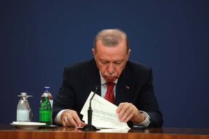 Predsednik Turske Redžep Tajip Erdogan izjavio je danas da će sutra razgovarati telefonom sa predsednikom Rusije Vladimirom Putinom o obnavljanju koridora za transport žitarica preko Crnog mora, piše turski list Hurijet.
