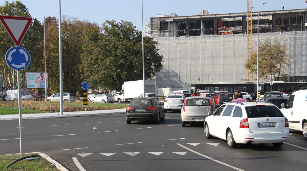 Vožnja kroz kružni tok sa više traka: Kako pravilno upravljati vozilom 1