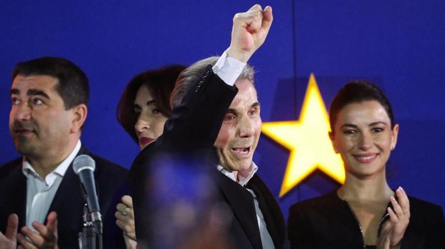 Izbori u Gruziji: Premijer odbacio tvrdnje o izbornoj krađi u intervjuu za BBC 2 Bidzina Ivanišvili brzo je proglasio pobedu