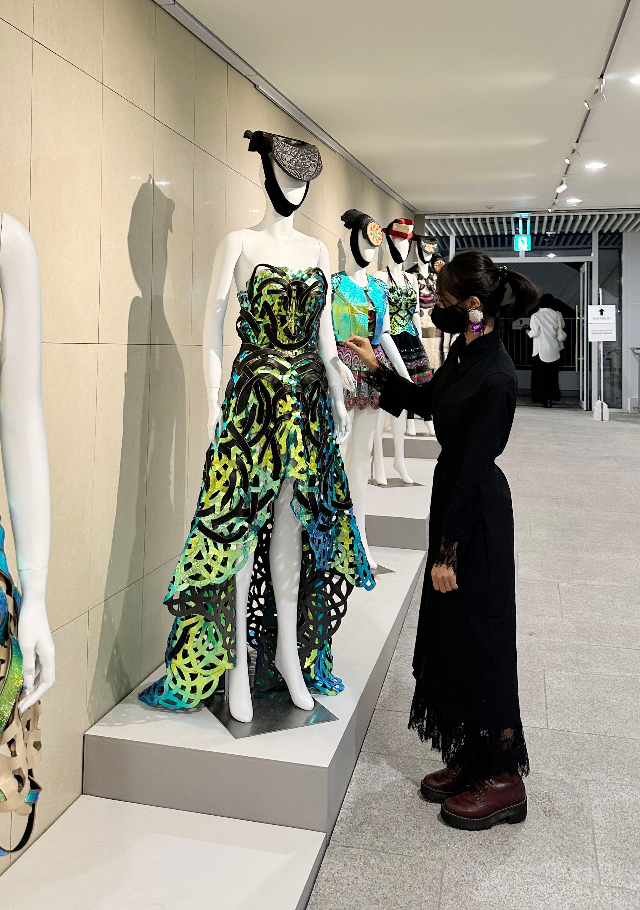 Modna dizajnerka iz Severne Koreje: 'Videla sam slobodu u pocepanim farmerkama' 4 Kang i neke od njenih kreacija