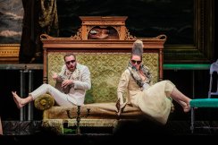 Ćelava pjevačica Jokaimfest 03 Otuđenje, okupiranost sobom i društvenim medijima, obuzetost spoljnim: Predstava „Ćelava pjevačica” na Joakimfestu 3