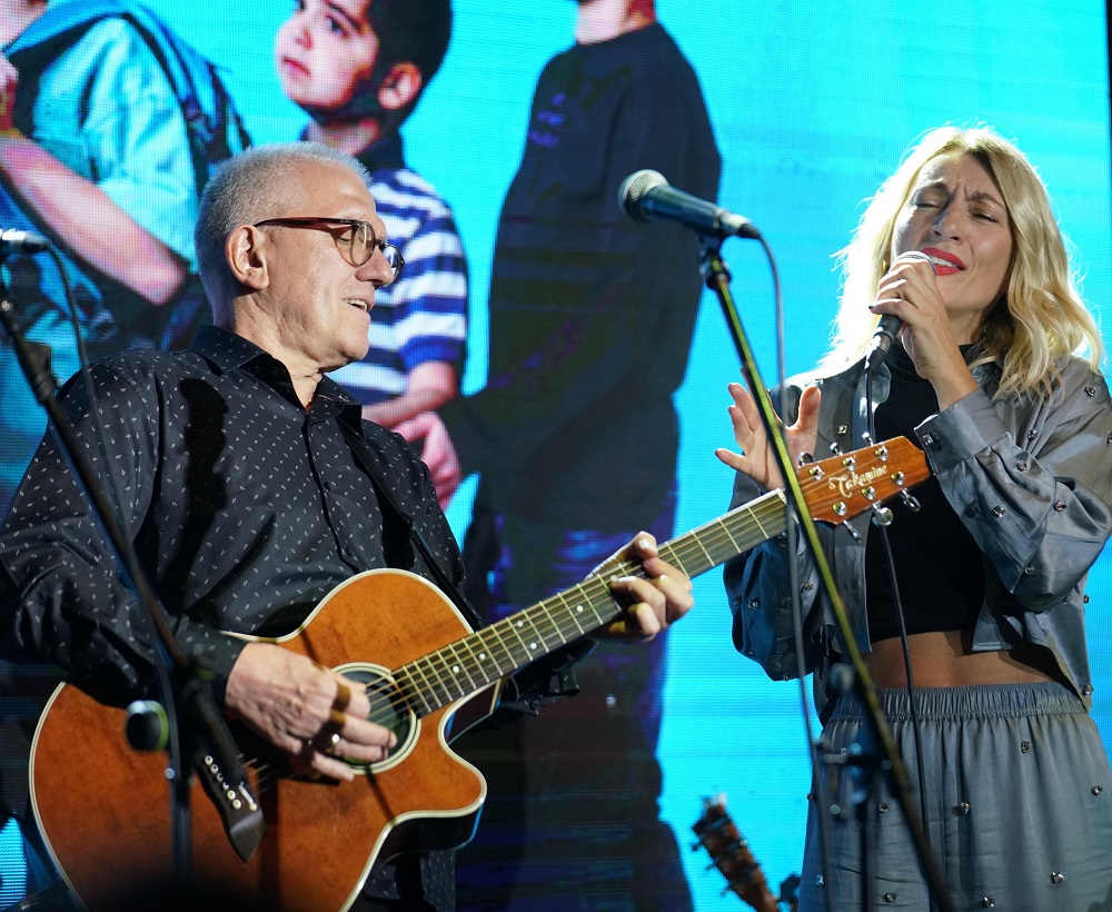 Na humanitarnom događaju prikupljeno preko 100 hiljada evra za lečenje petorice dečaka obolelih od Dišenove mišićne distrofije 2 Na humanitarnom događaju prikupljeno preko 100 hiljada evra za lečenje petorice dečaka obolelih od Dišenove mišićne distrofije 1