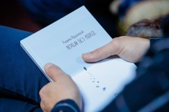 Heroji bez adrese 02 Istorija 20. veka ispričana kroz sudbinu četiri žene: Predstava „Žena himna” o pesnikinji Pauli Preradović odigrana na Joakimfestu 5