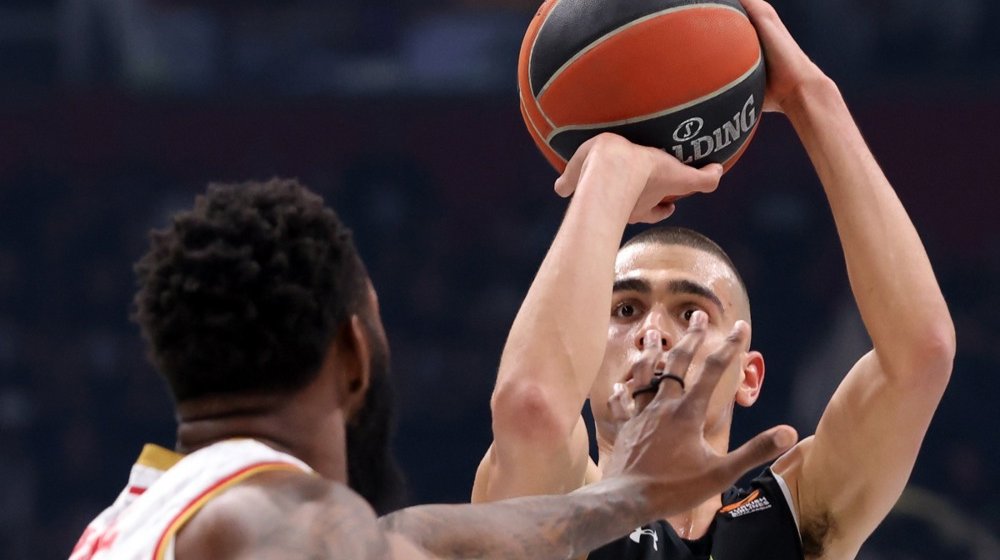 Navijači zvižducima dočekali bivšeg igrača Partizana u “Areni”, on odgovorio poljupcem (VIDEO) 1