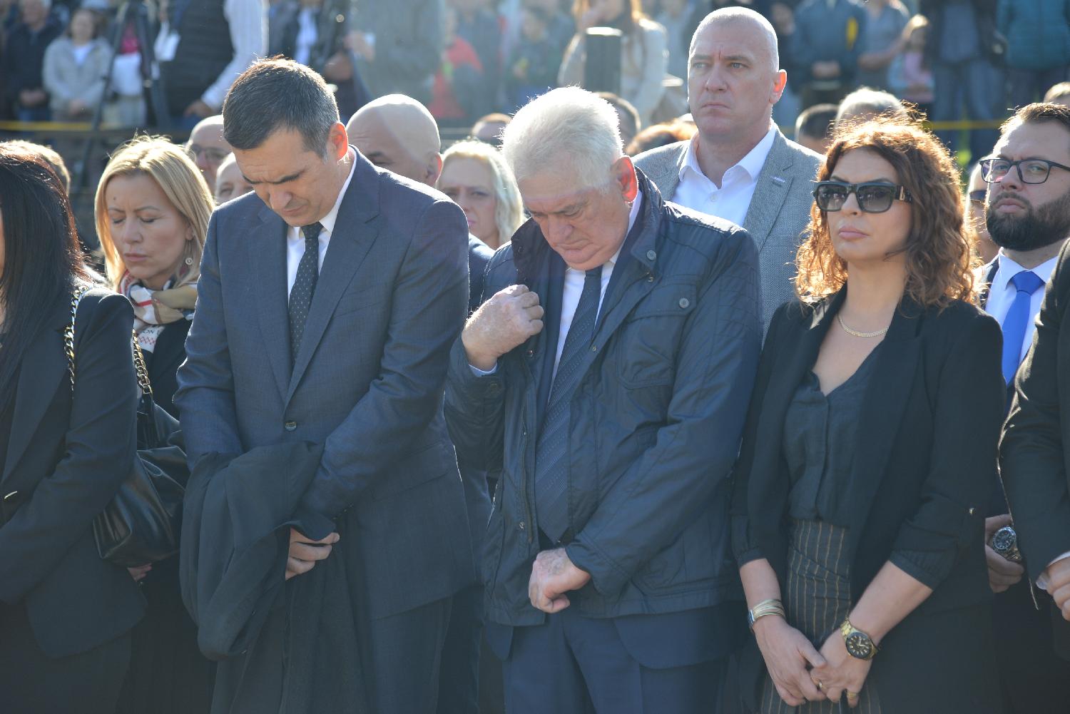 "Grad bola i ponosa": U kragujevačkim Šumaricama održan "Veliki školski čas" (FOTO) 5 "Grad bola i ponosa": U kragujevačkim Šumaricama održan "Veliki školski čas" (FOTO) 5