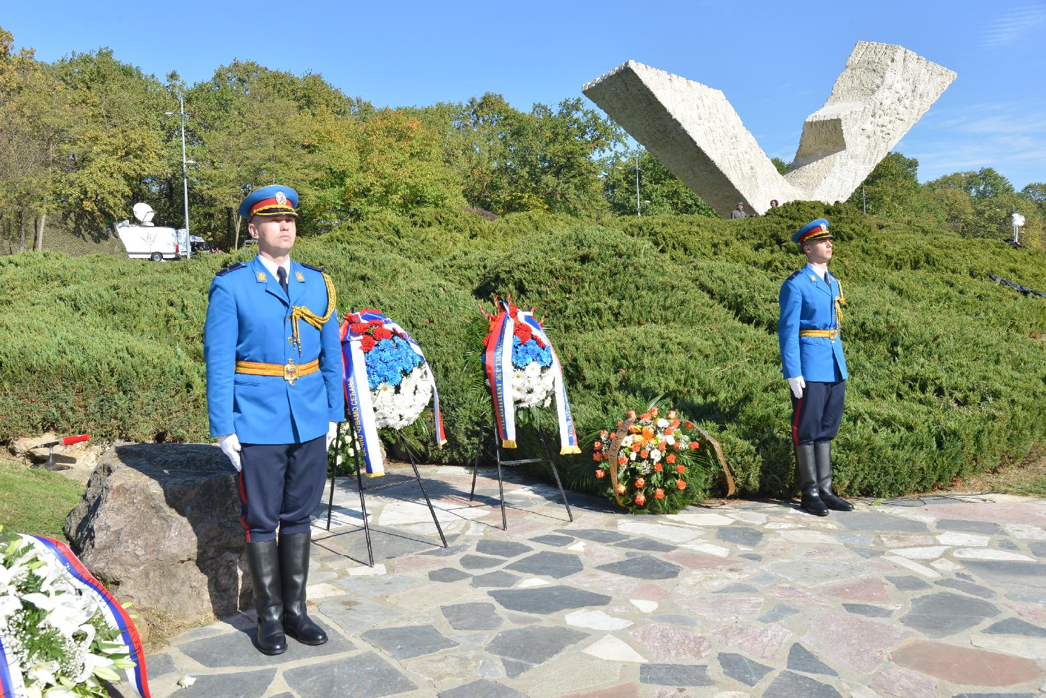"Grad bola i ponosa": U kragujevačkim Šumaricama održan "Veliki školski čas" (FOTO) 2 "Grad bola i ponosa": U kragujevačkim Šumaricama održan "Veliki školski čas" (FOTO) 2