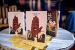 Nova srpska drama 02 Otuđenje, okupiranost sobom i društvenim medijima, obuzetost spoljnim: Predstava „Ćelava pjevačica” na Joakimfestu 5