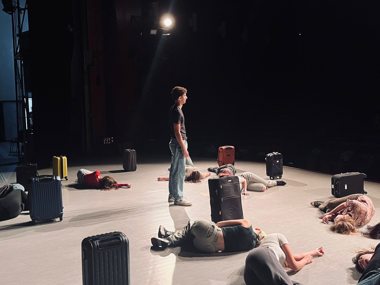 6. Pozorišni festival "Upad" - od mladih za mlade i sve one koji se tako osećaju 3 6. Pozorišni festival "Upad" - od mladih za mlade i sve one koji se tako osećaju 2