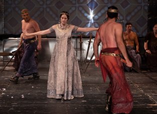 Predstava Jelena Anžujska 04 Balansiranje između katoličkog primorja i pravoslavne Raške: Premijera predstave „Jelena Anžujska” i svečano otvaranje 19. Joakimfesta 4