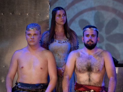 Predstava Jelena Anžujska 06 Balansiranje između katoličkog primorja i pravoslavne Raške: Premijera predstave „Jelena Anžujska” i svečano otvaranje 19. Joakimfesta 6