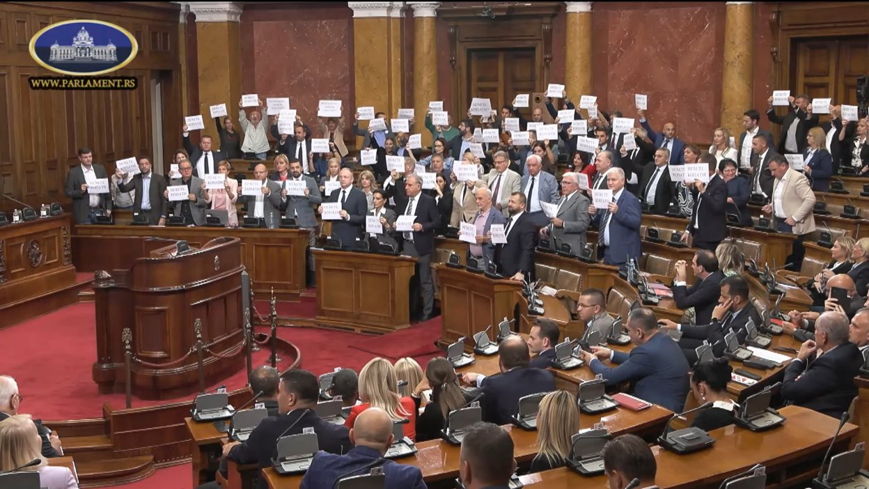 (VIDEO) Vlast odbila zabranu litijuma: Rasprava nakon četiri dana završena psovkama Ane Brnabić upućenim Ćuti 4 (VIDEO) Vlast odbila zabranu litijuma: Rasprava nakon četiri dana završena psovkama Ane Brnabić upućenim Ćuti 4