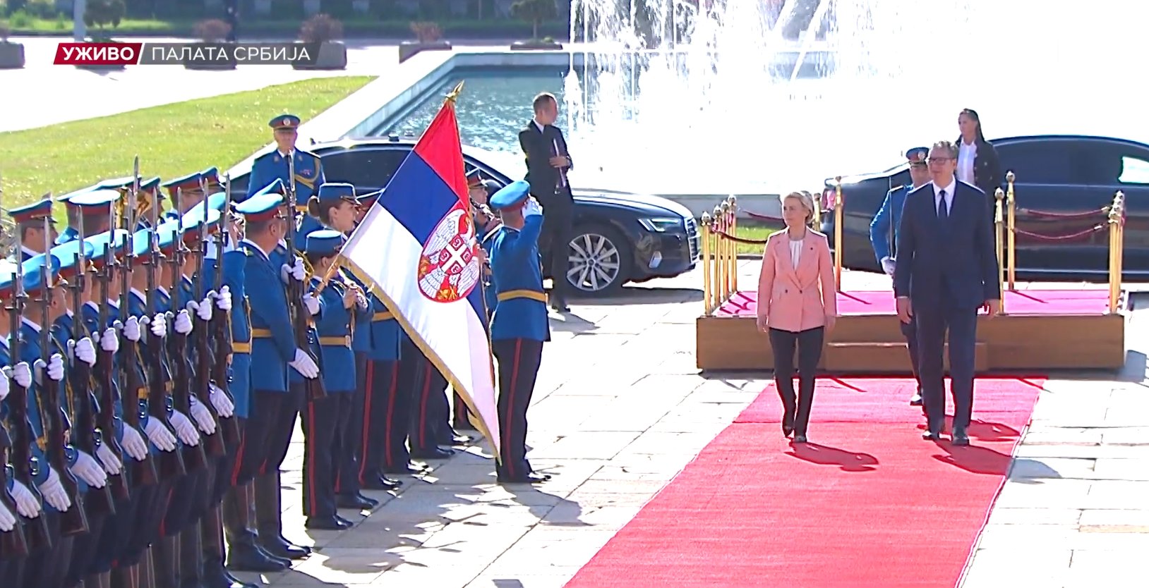 svečani doček Svečani doček za Ursulu fon der Lajen: Crveni tepih i počasni bataljon 2