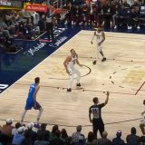 Jokićev “fudbalski potez” hit u Americi: Uzeo loptu ispod svog koša i oduševio navijače Denvera (VIDEO) 2