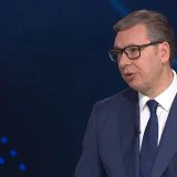 Vučić opet o listama čekanja: Obećao da će svi koji čekaju na operaciju katarakte stići na red do kraja januara 2025. 13