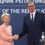 “Vučić ne želi partnerski odnos sa EU, a sada je to svima jasno”: Šta nam govore napadi na evropske poslanike u Skupštini? 4