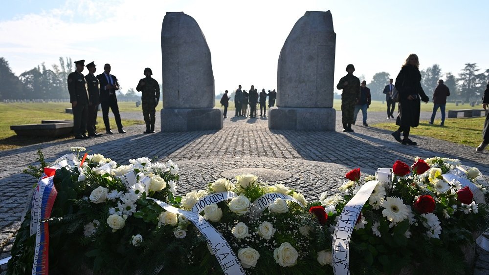 Milan Đurić povodom 80 godina oslobođenja Novog Sada: Sećamo se više od pet hiljada građana koji su izgubili živote tokom trogodišnje okupacije 2 Milan Đurić povodom 80 godina oslobođenja Novog Sada: Sećamo se više od pet hiljada građana koji su izgubili živote tokom trogodišnje okupacije 2