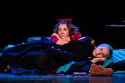 Žena himna Joakimfest Kragujevac 02 Istorija 20. veka ispričana kroz sudbinu četiri žene: Predstava „Žena himna” o pesnikinji Pauli Preradović odigrana na Joakimfestu 2