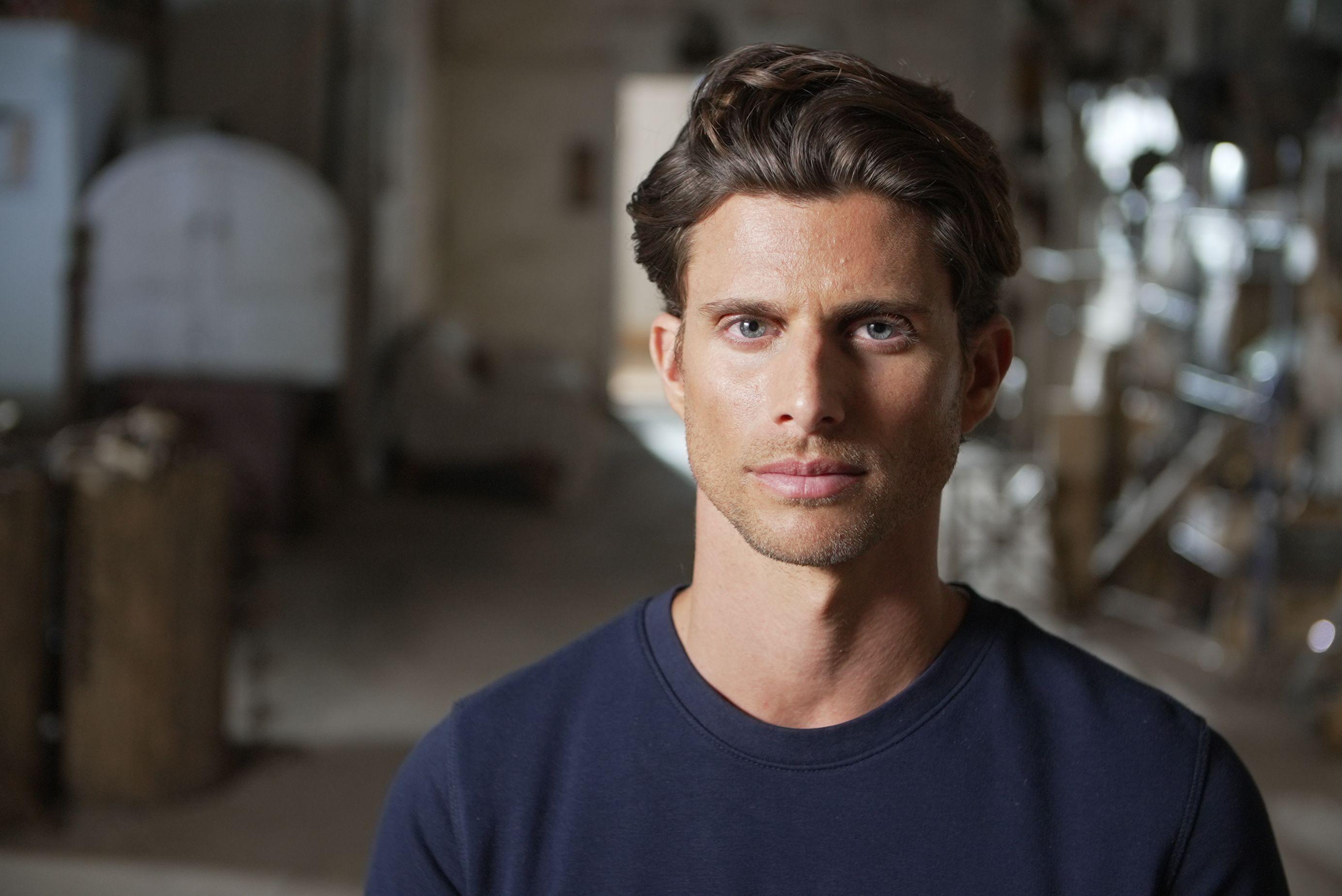 Istraga BBC novinarke koja je dovela do optužnice protiv modnog mogula za seksualno iskorišćavanje 3 Baret Pol, bivši model koji je postao lajf kouč i aktivista, rekao je da je 2011. godine na njega vršen pritisak da prisustvuje događaju u Hemptonsu