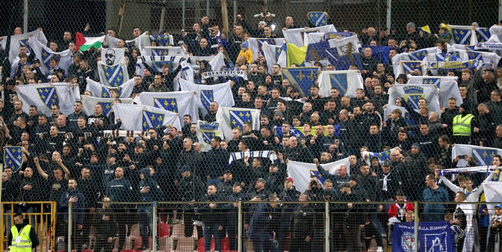 “Ubij, Srbina” zajedno skandirali bosanski i mađarski navijači: Mediji u Sarajevu osuđuju “govor mržnje” 1