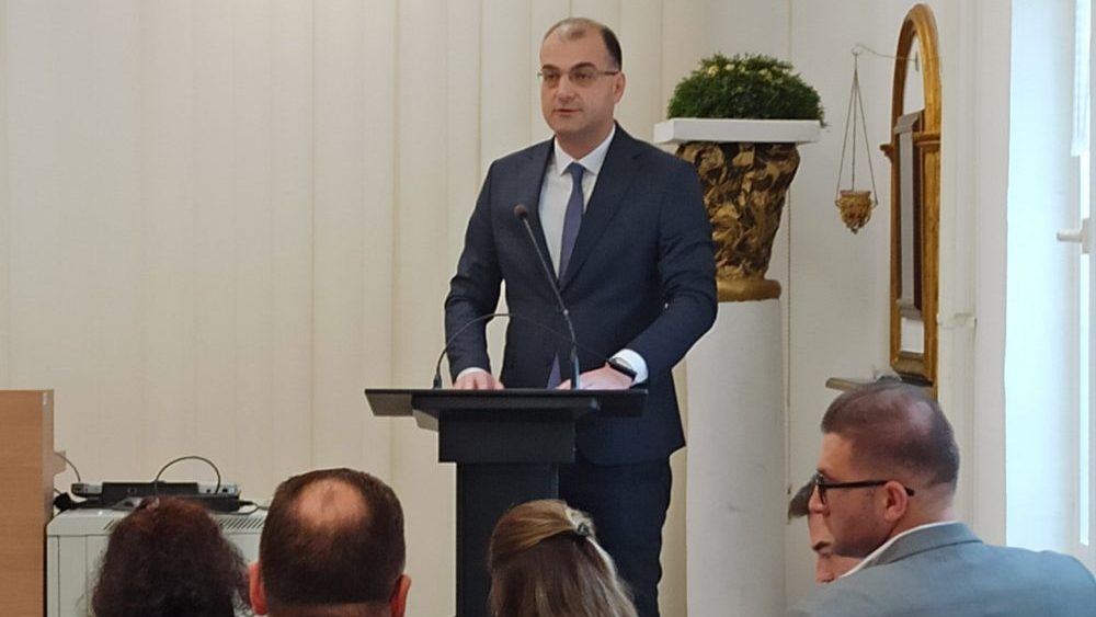 Miloš Đurić Ko snima zgradu, dvorište i parking niške Medijane, jedine opozicione opštine u Srbiji? 2