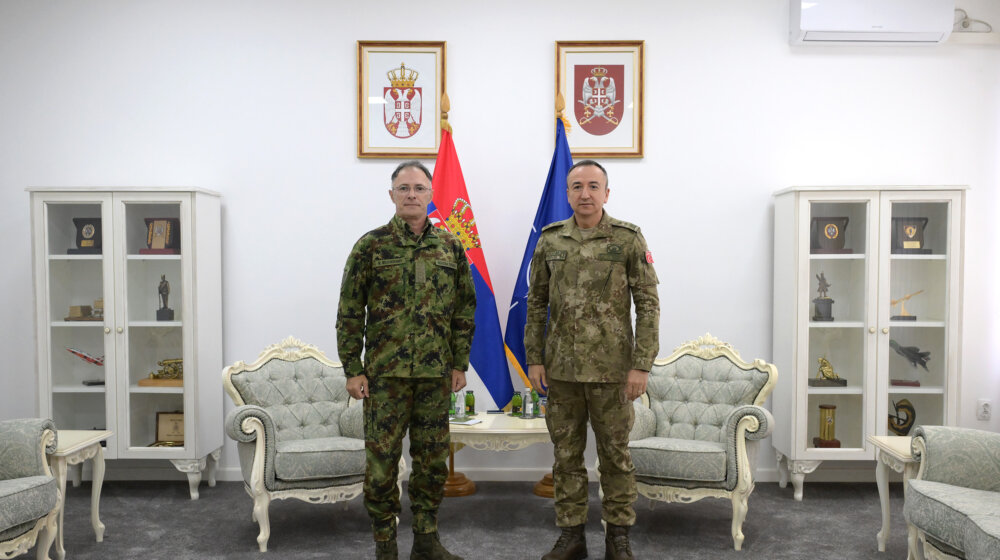 Mojsilović s odlazećim komandantom KFOR: Bezbednosna situacija na Kosovu nestabilna 1