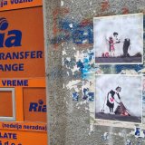 Plakati sa "plazma keksom" osvanuli na Kosovu 2