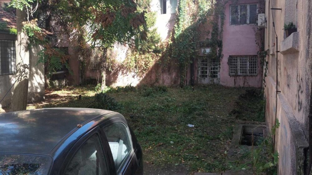 Očišćen prostor iza ambulante u centru Zaječara, nekoliko dana nakon pisanja Danasa 1