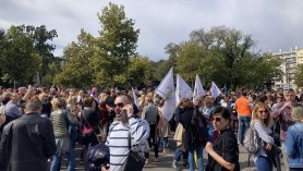 protest prosvetara "Borba se nastavlja": Završen protest prosvetnih radnika ispred Vlade Srbije (FOTO, VIDEO) 3