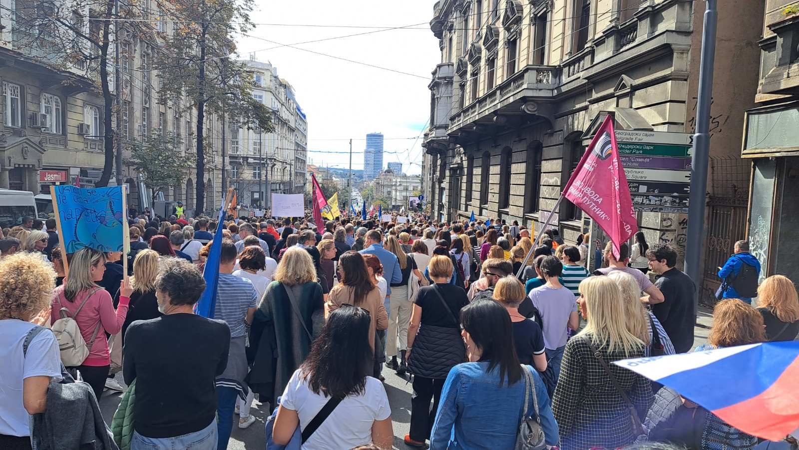 Kako je izgledao današnji protest prosvetnih radnika u slikama?(FOTO) 4 Kako je izgledao današnji protest prosvetnih radnika u slikama?(FOTO) 4