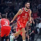 Ulaz u zgradu u kojoj stanuje Nikola Kalinić išaran uvredljivim porukama na njegov račun 3