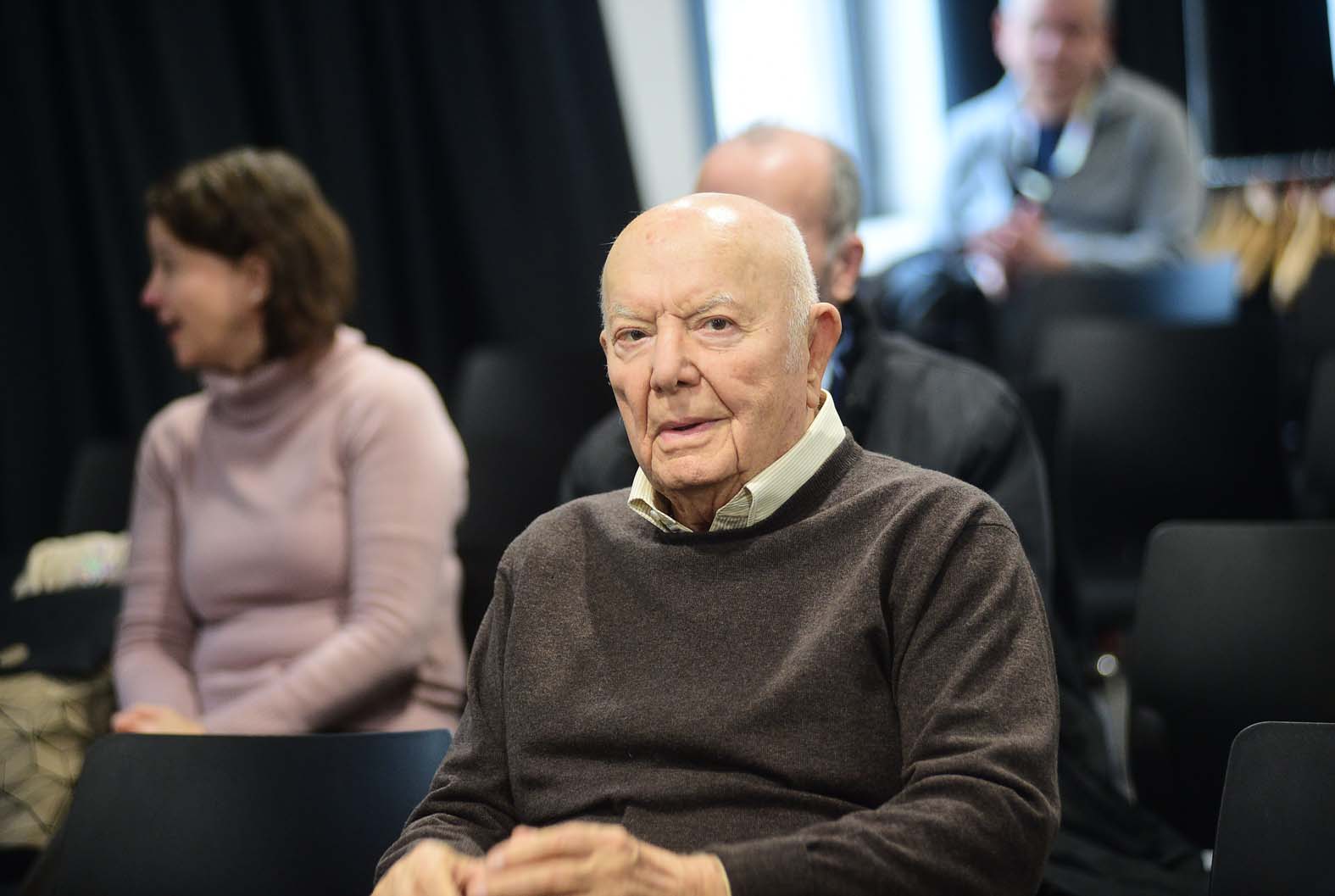 Poznati glumac o uvredama dela navijača Zvezde na račun predsednika Vučića: "Ko plati kartu može da skandira šta poželi" 4 Dobrivoje Tanasijević - Den Tana