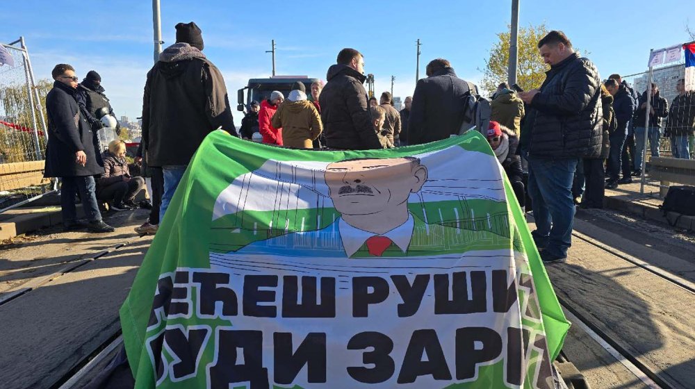 Huligani upali u šator inicijative Most ostaje 1