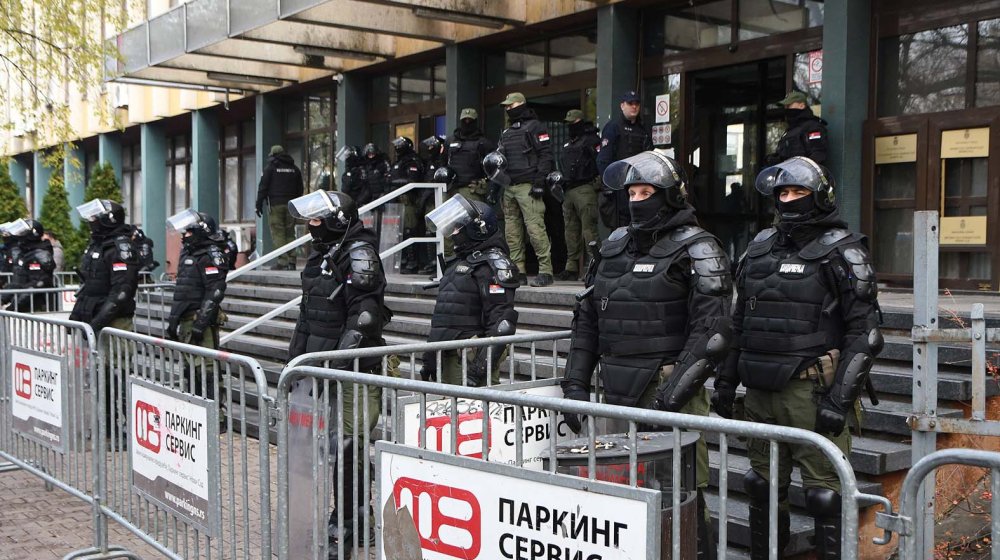 Blokade nema, policija čuva sud i tužilaštvo u Novom Sadu 1