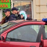 Novi incidenti pre meča Lige šampiona u Beogradu: Prolaznik bezuspešno pokušao da pomogne povređenom navijaču Štutgarta (VIDEO) 2