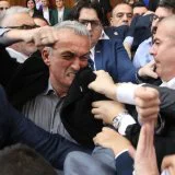 "Udarnička Vulinova pesnica": Ko je Bojan Torbica, poslanik koji je potegao pesnicu ka Đilasu? 4