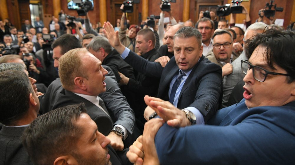 Fondacija Romi za demokratiju izrazila zabrinutost zbog fizičkih sukoba u Skupštini Srbije 1